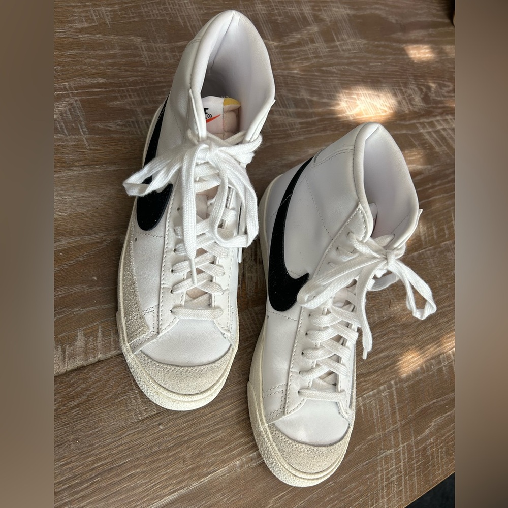 Nike Blazer Women's White and Black high top Sneakers size 8